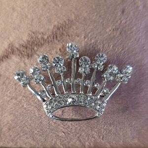 Sparkling Silver Crown Brooch/pendant